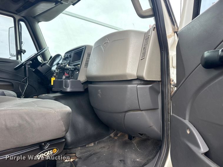 image for item EG2034 2013 International 7600 crane truck