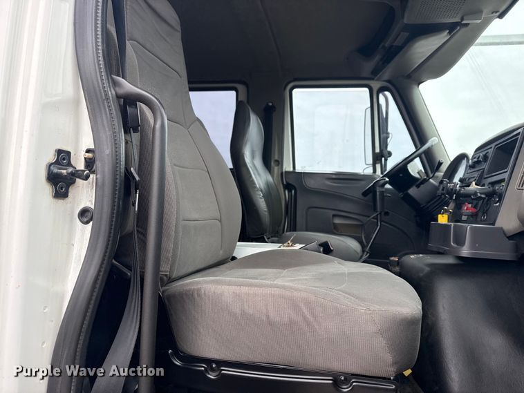 image for item EG2034 2013 International 7600 crane truck