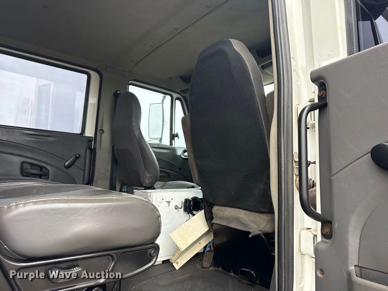 image for item EG2034 2013 International 7600 crane truck