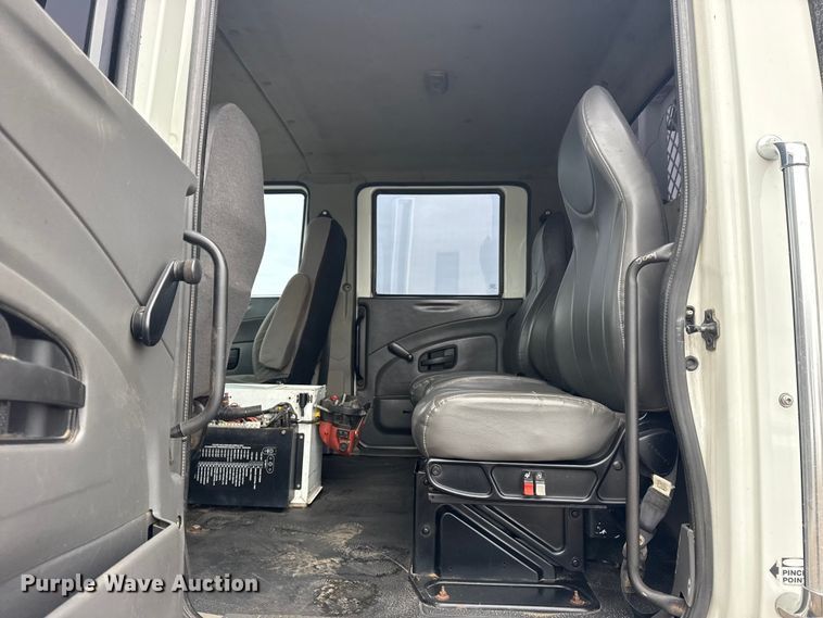 image for item EG2034 2013 International 7600 crane truck