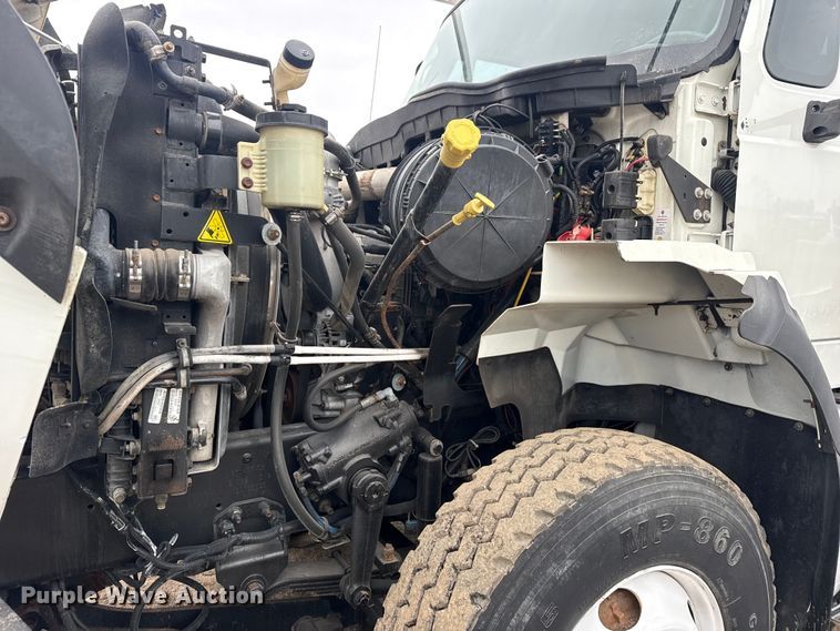 image for item EG2034 2013 International 7600 crane truck