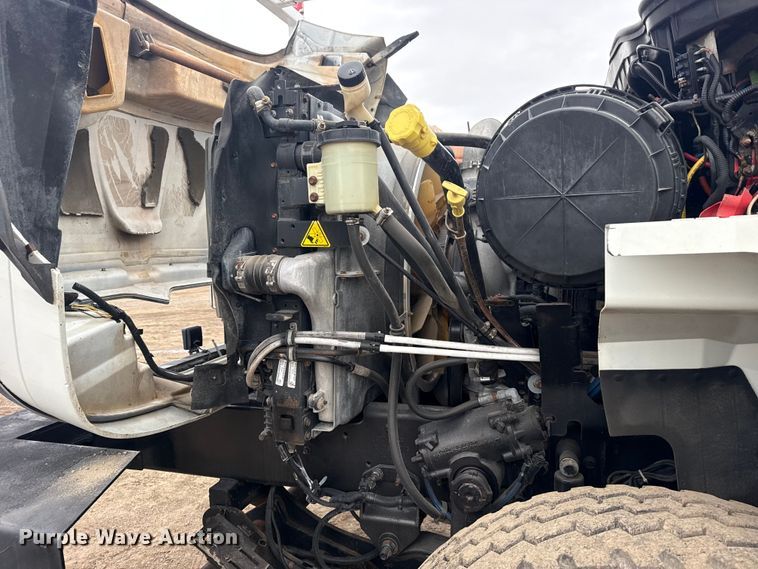 image for item EG2034 2013 International 7600 crane truck