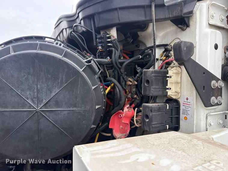 image for item EG2034 2013 International 7600 crane truck