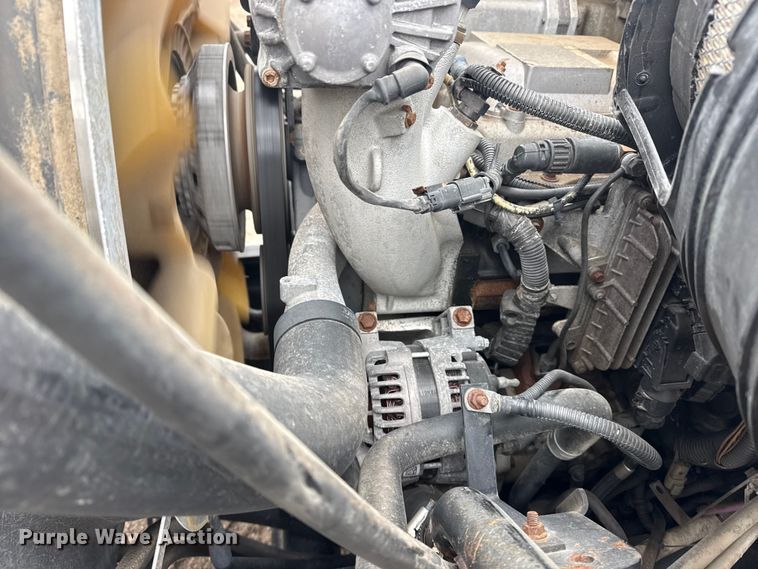 image for item EG2034 2013 International 7600 crane truck