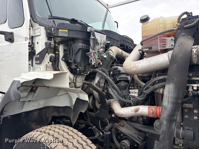 image for item EG2034 2013 International 7600 crane truck