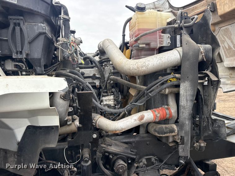 image for item EG2034 2013 International 7600 crane truck