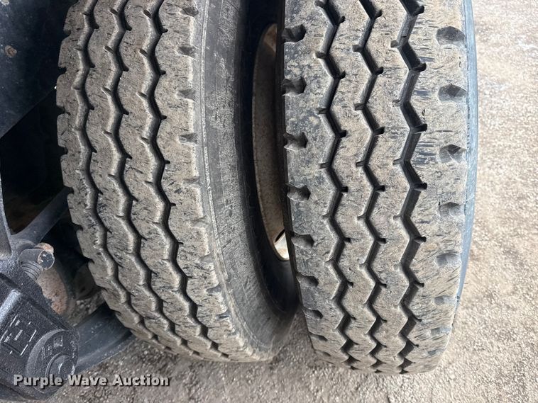 image for item EG2034 2013 International 7600 crane truck