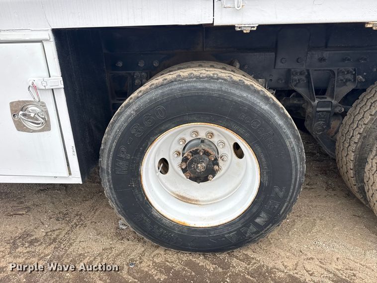 image for item EG2034 2013 International 7600 crane truck