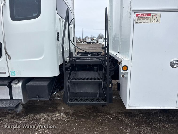 image for item EG2035 2007 Freightliner Business Class M2 crane truck