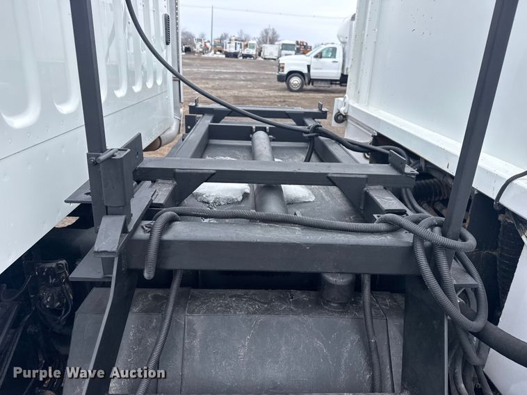 image for item EG2035 2007 Freightliner Business Class M2 crane truck