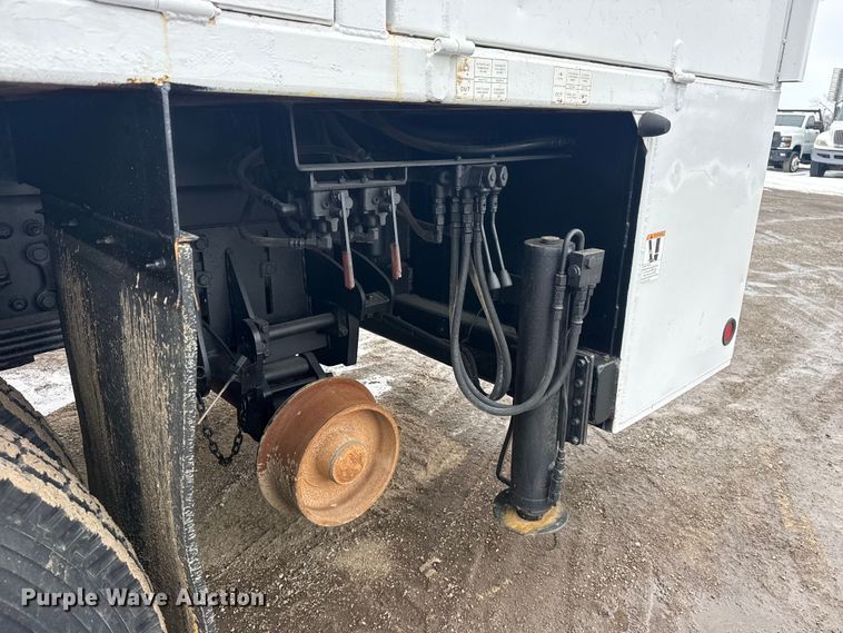 image for item EG2035 2007 Freightliner Business Class M2 crane truck