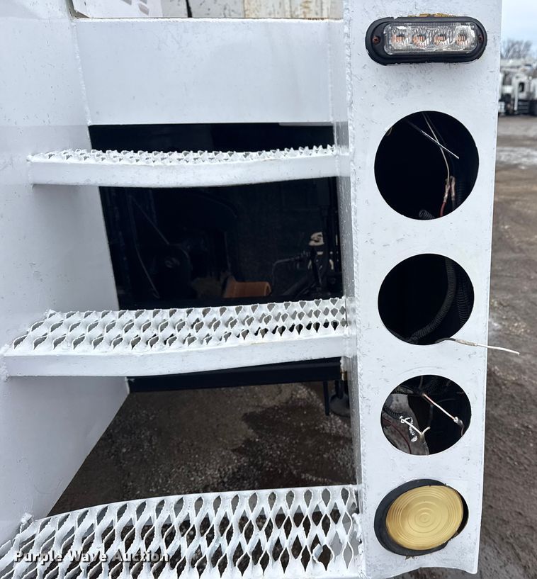 image for item EG2035 2007 Freightliner Business Class M2 crane truck