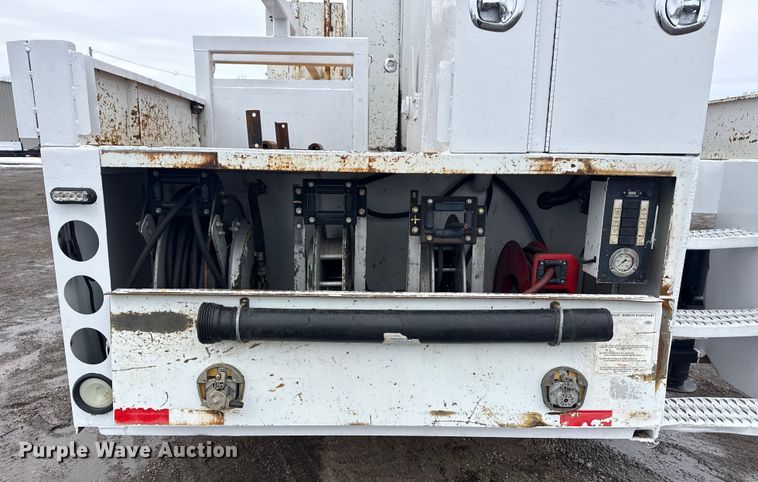 image for item EG2035 2007 Freightliner Business Class M2 crane truck