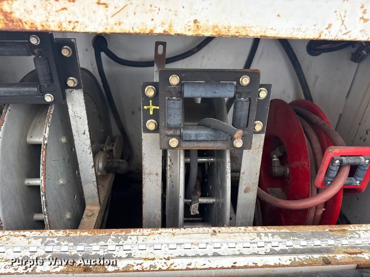 image for item EG2035 2007 Freightliner Business Class M2 crane truck