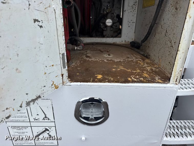 image for item EG2035 2007 Freightliner Business Class M2 crane truck