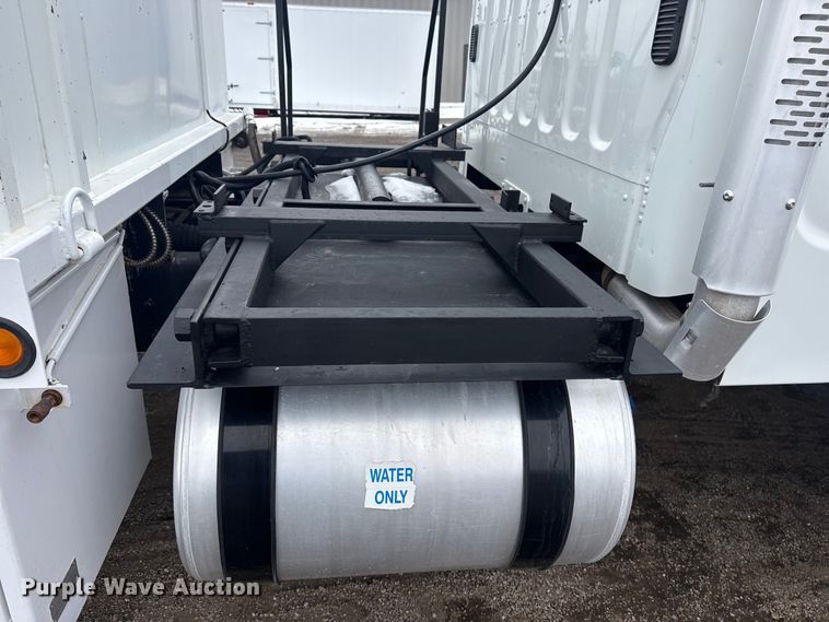 image for item EG2035 2007 Freightliner Business Class M2 crane truck