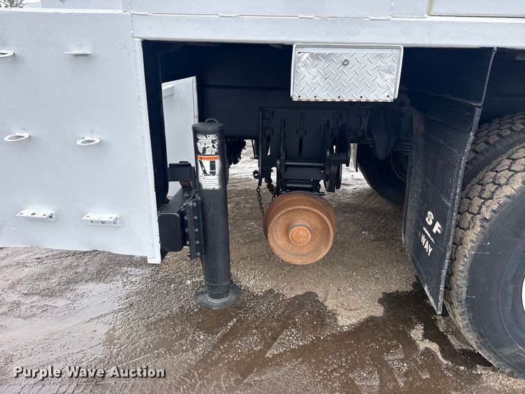 image for item EG2035 2007 Freightliner Business Class M2 crane truck