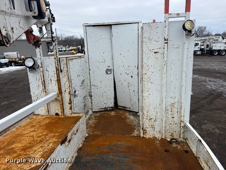 image for item EG2035 2007 Freightliner Business Class M2 crane truck