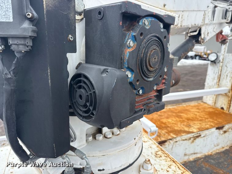 image for item EG2035 2007 Freightliner Business Class M2 crane truck