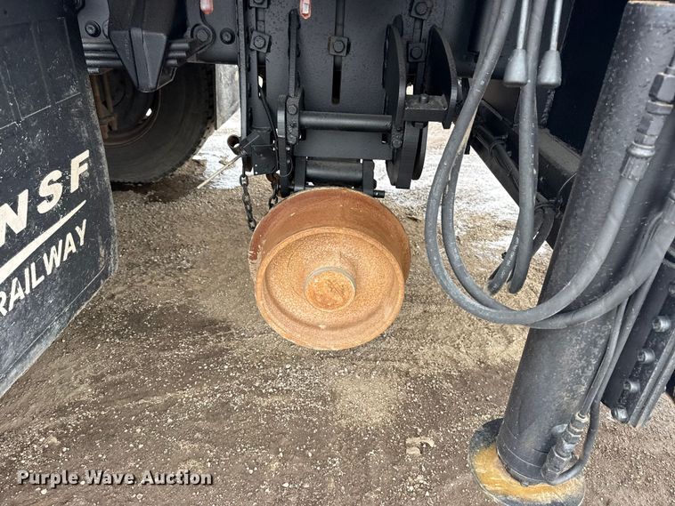 image for item EG2035 2007 Freightliner Business Class M2 crane truck