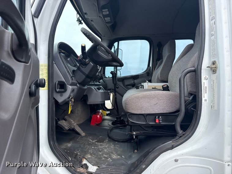 image for item EG2035 2007 Freightliner Business Class M2 crane truck