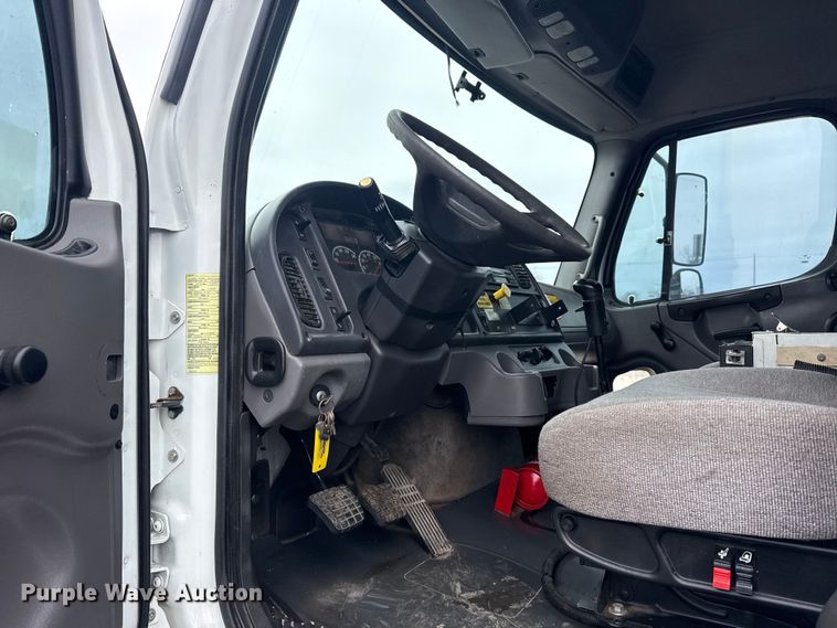 image for item EG2035 2007 Freightliner Business Class M2 crane truck