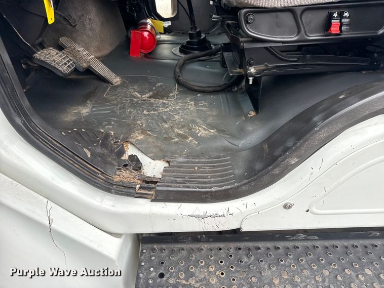 image for item EG2035 2007 Freightliner Business Class M2 crane truck