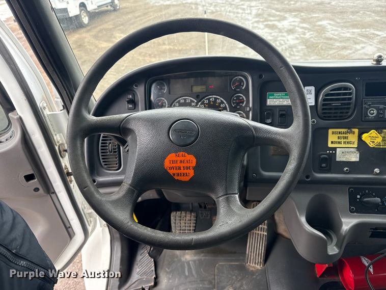 image for item EG2035 2007 Freightliner Business Class M2 crane truck