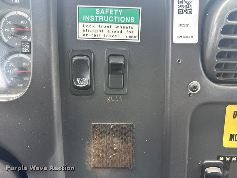 image for item EG2035 2007 Freightliner Business Class M2 crane truck