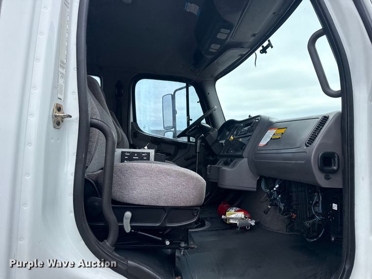 image for item EG2035 2007 Freightliner Business Class M2 crane truck