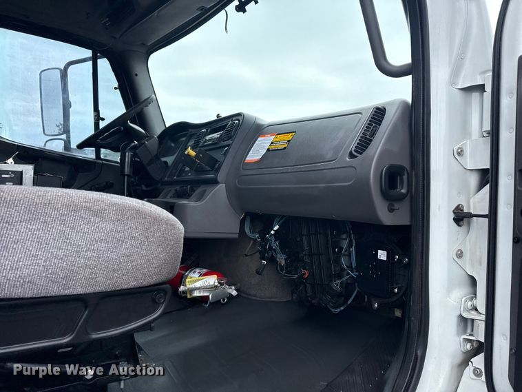 image for item EG2035 2007 Freightliner Business Class M2 crane truck