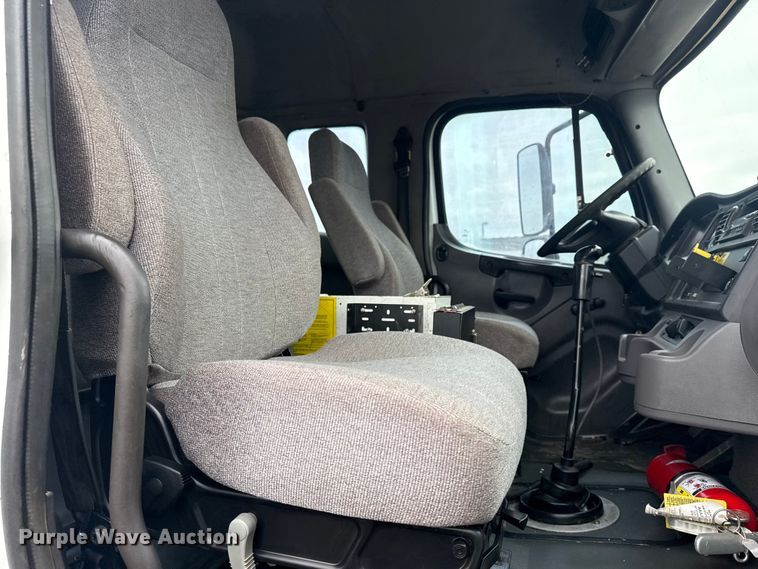 image for item EG2035 2007 Freightliner Business Class M2 crane truck