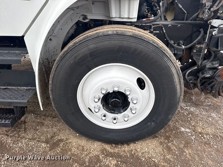 image for item EG2035 2007 Freightliner Business Class M2 crane truck