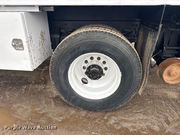 image for item EG2035 2007 Freightliner Business Class M2 crane truck