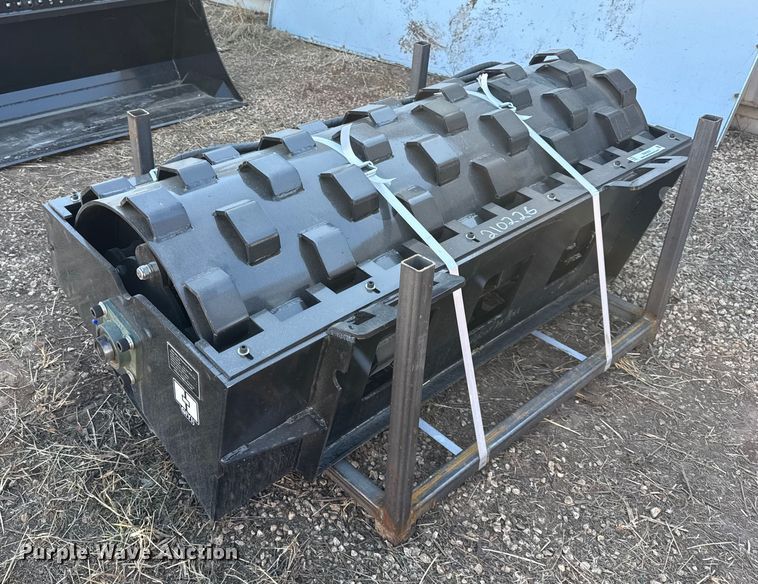 image for item EN0251 2025 Giyi skid steer roller