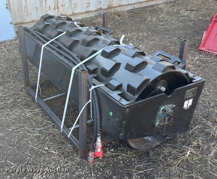 image for item EN0251 2025 Giyi skid steer roller