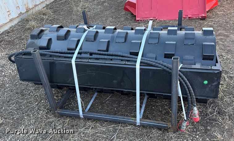 image for item EN0251 2025 Giyi skid steer roller