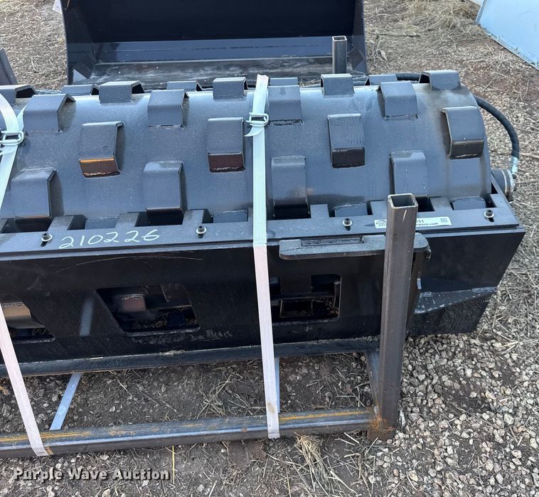 image for item EN0251 2025 Giyi skid steer roller