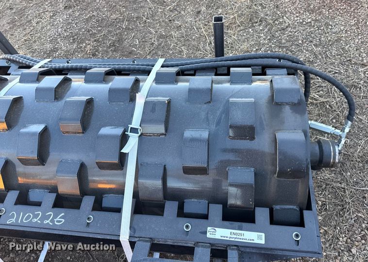 image for item EN0251 2025 Giyi skid steer roller