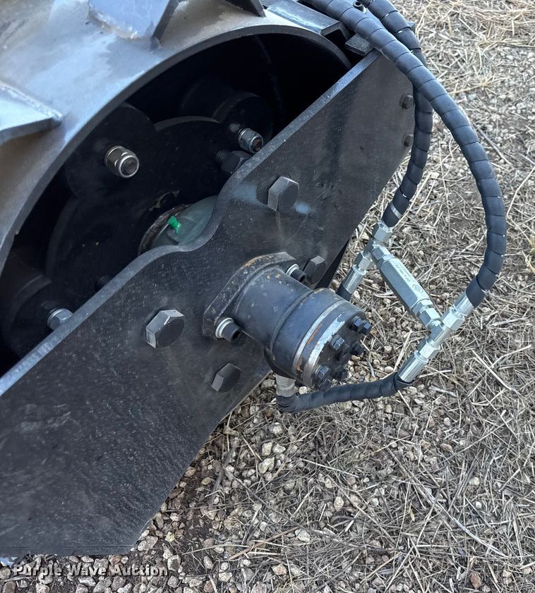 image for item EN0251 2025 Giyi skid steer roller