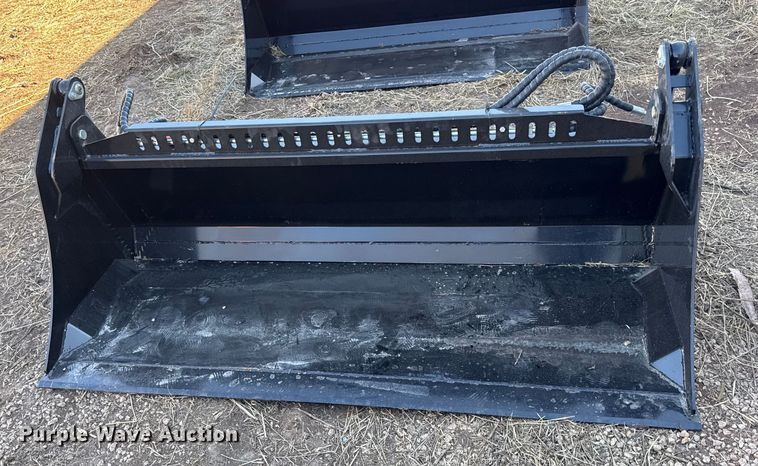 image for item EN0252 2025 Giyi skid steer four-in-one bucket