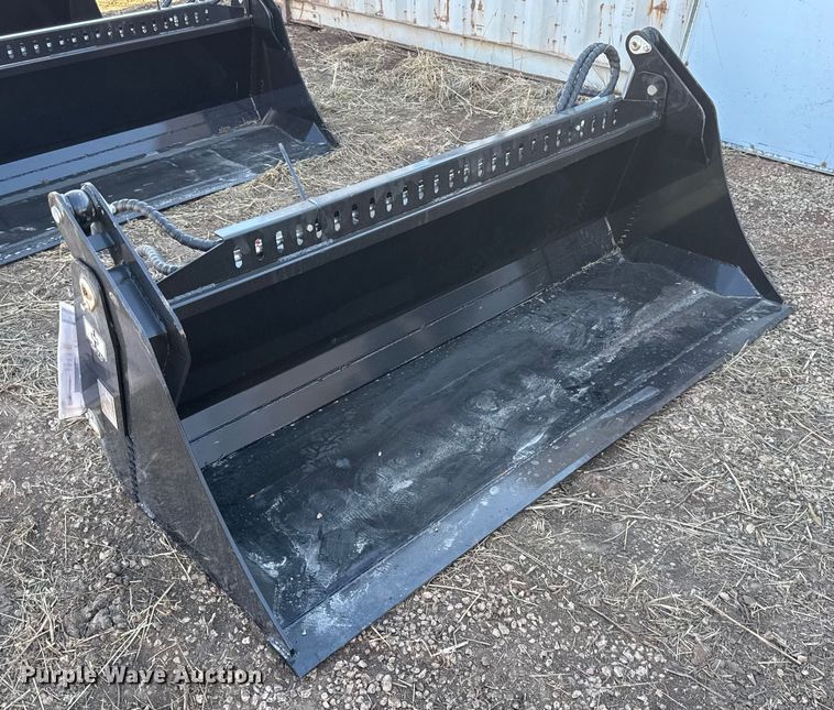 image for item EN0252 2025 Giyi skid steer four-in-one bucket