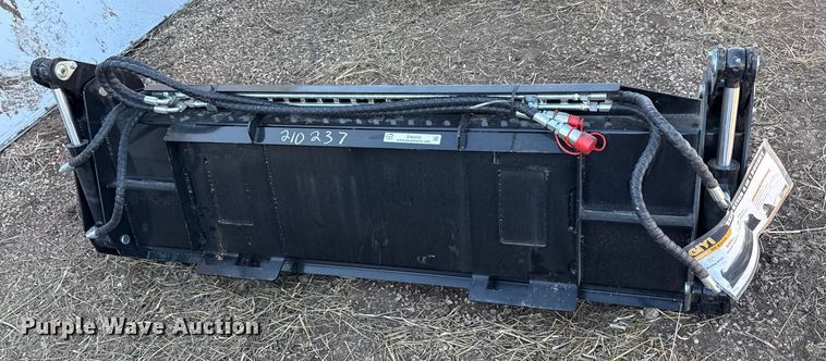 image for item EN0252 2025 Giyi skid steer four-in-one bucket