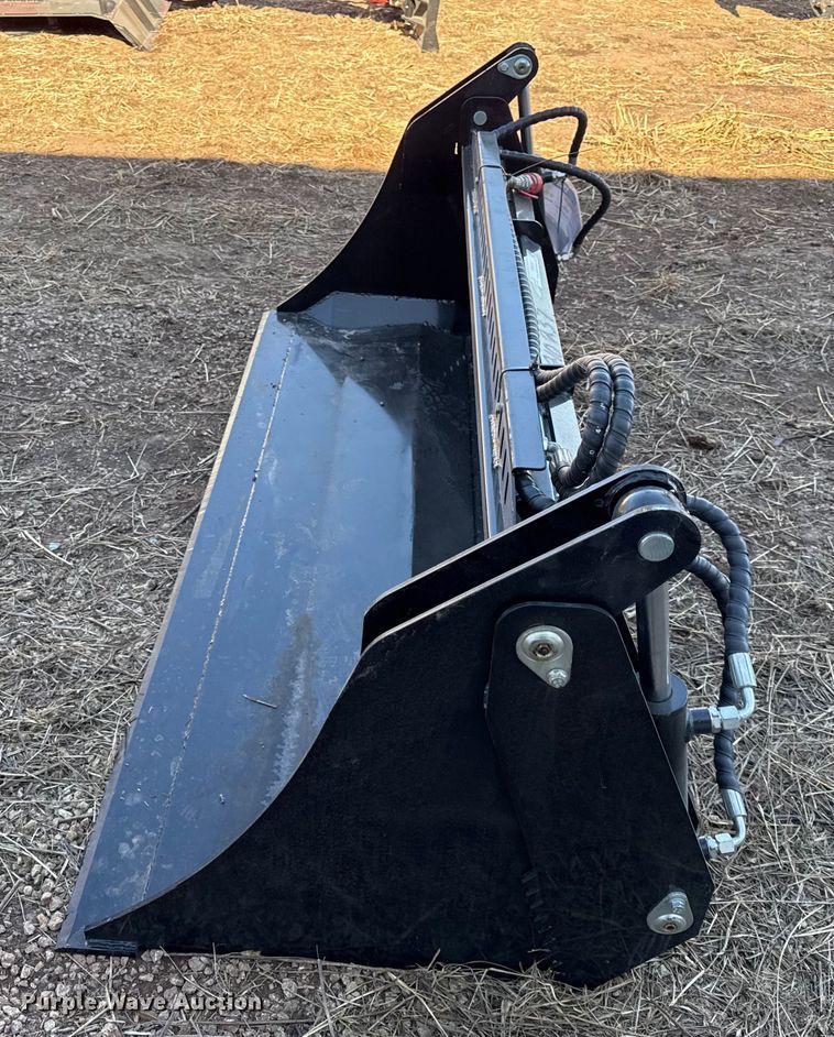 image for item EN0252 2025 Giyi skid steer four-in-one bucket