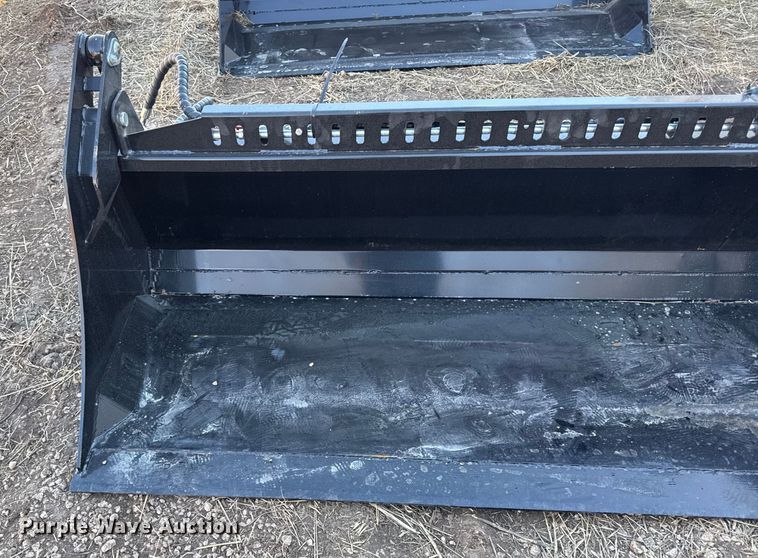 image for item EN0252 2025 Giyi skid steer four-in-one bucket