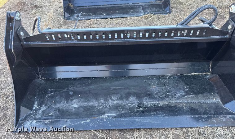 image for item EN0252 2025 Giyi skid steer four-in-one bucket