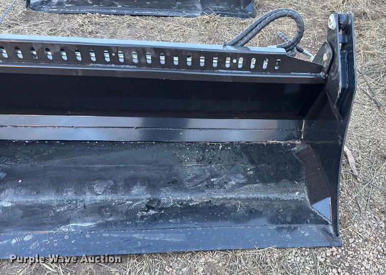 image for item EN0252 2025 Giyi skid steer four-in-one bucket