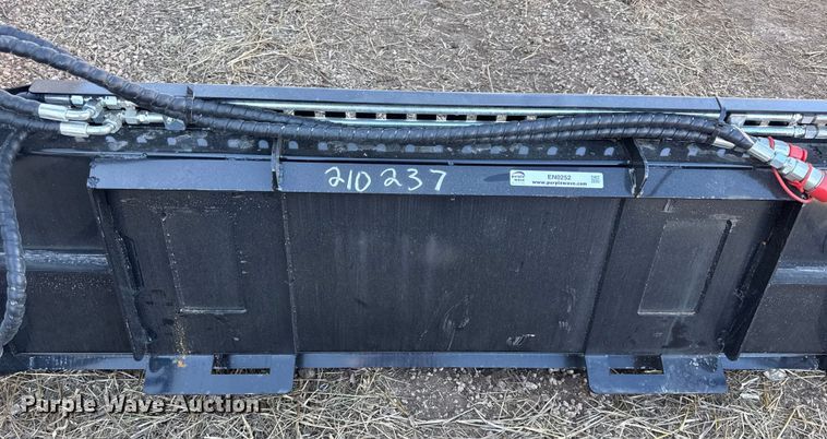 image for item EN0252 2025 Giyi skid steer four-in-one bucket