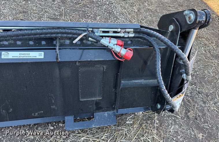 image for item EN0252 2025 Giyi skid steer four-in-one bucket