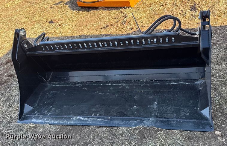 image for item EN0254 2025 Giyi skid steer four-in-one bucket